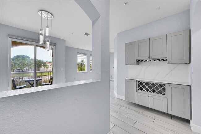 Building Photo - 150 Jacaranda Country Club Dr