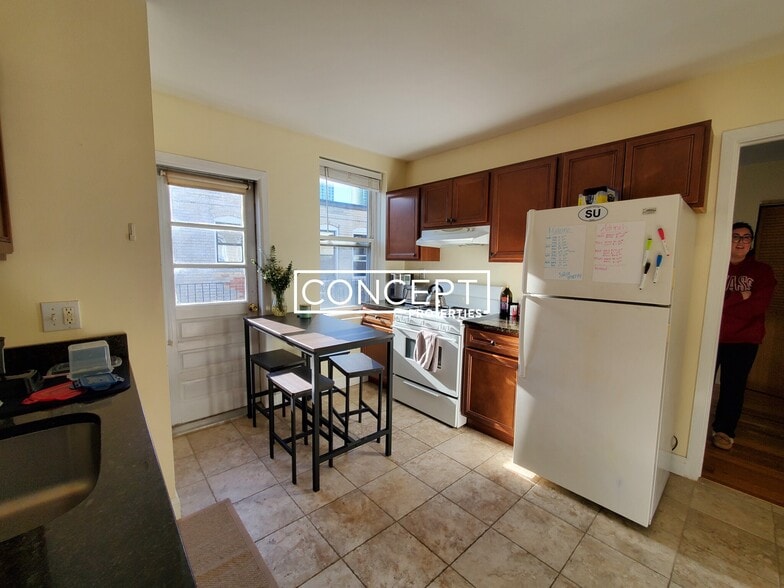 Building Photo - 224 Hanover St