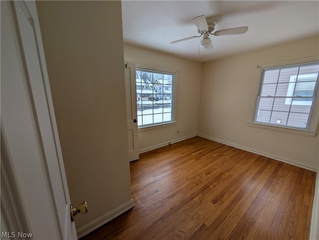 Building Photo - 637 E Wilbeth Rd