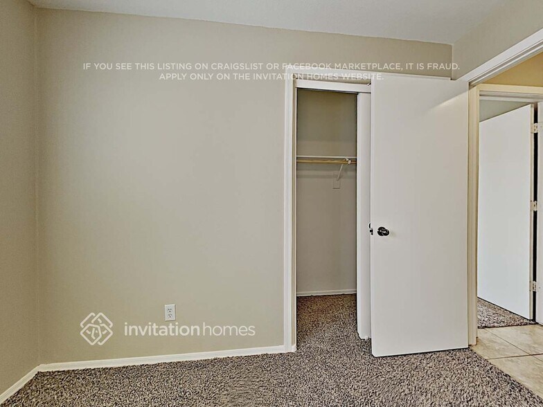 Building Photo - 12747 W Sharon Dr