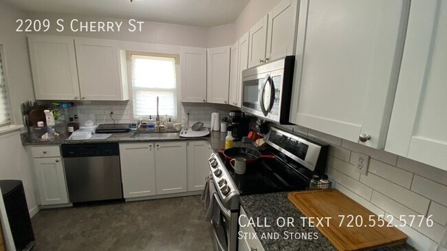 Building Photo - 2209 S Cherry St