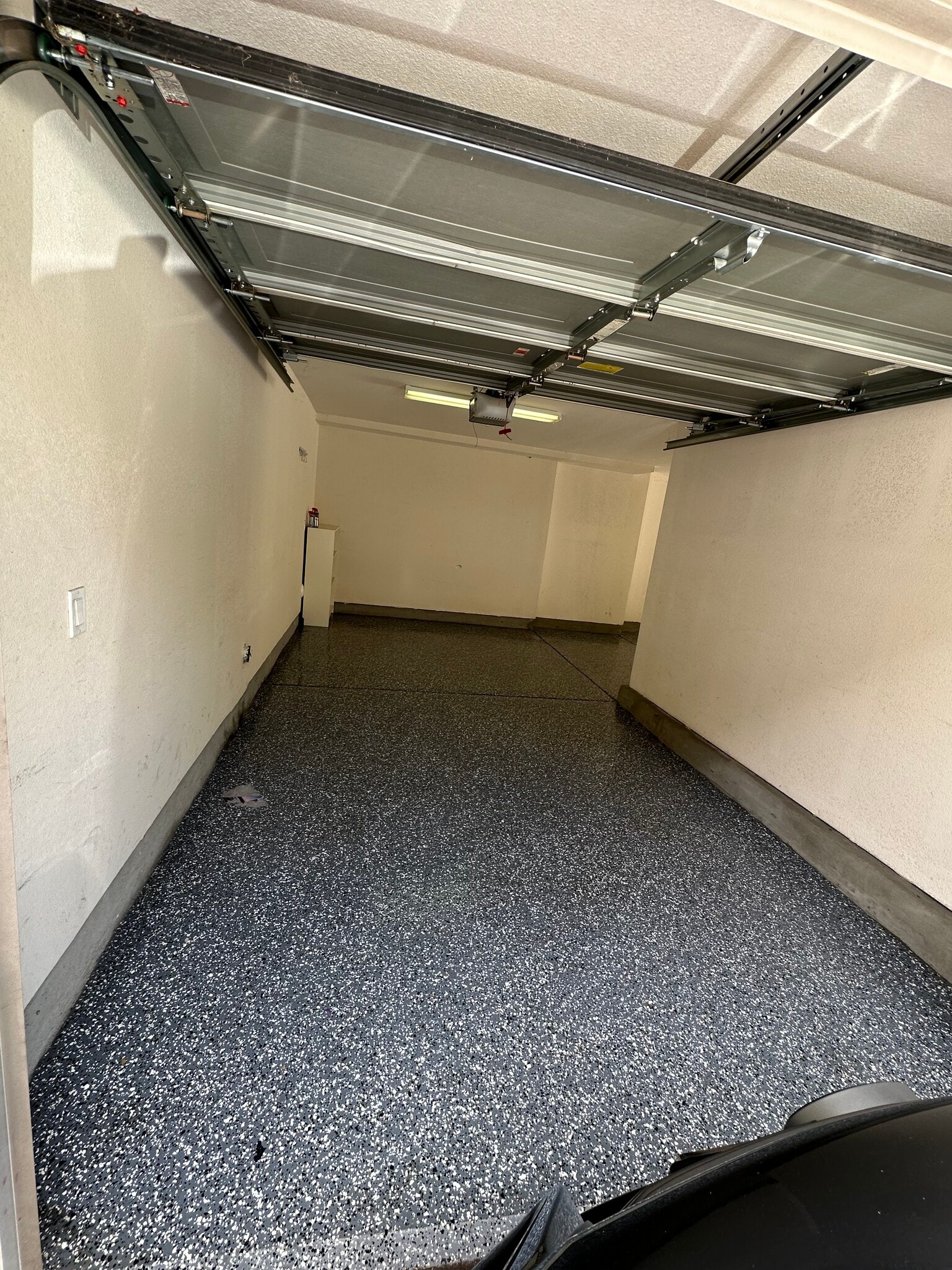 Garage (L-shaped 2 car garage) - 5053 Plaza Promenade