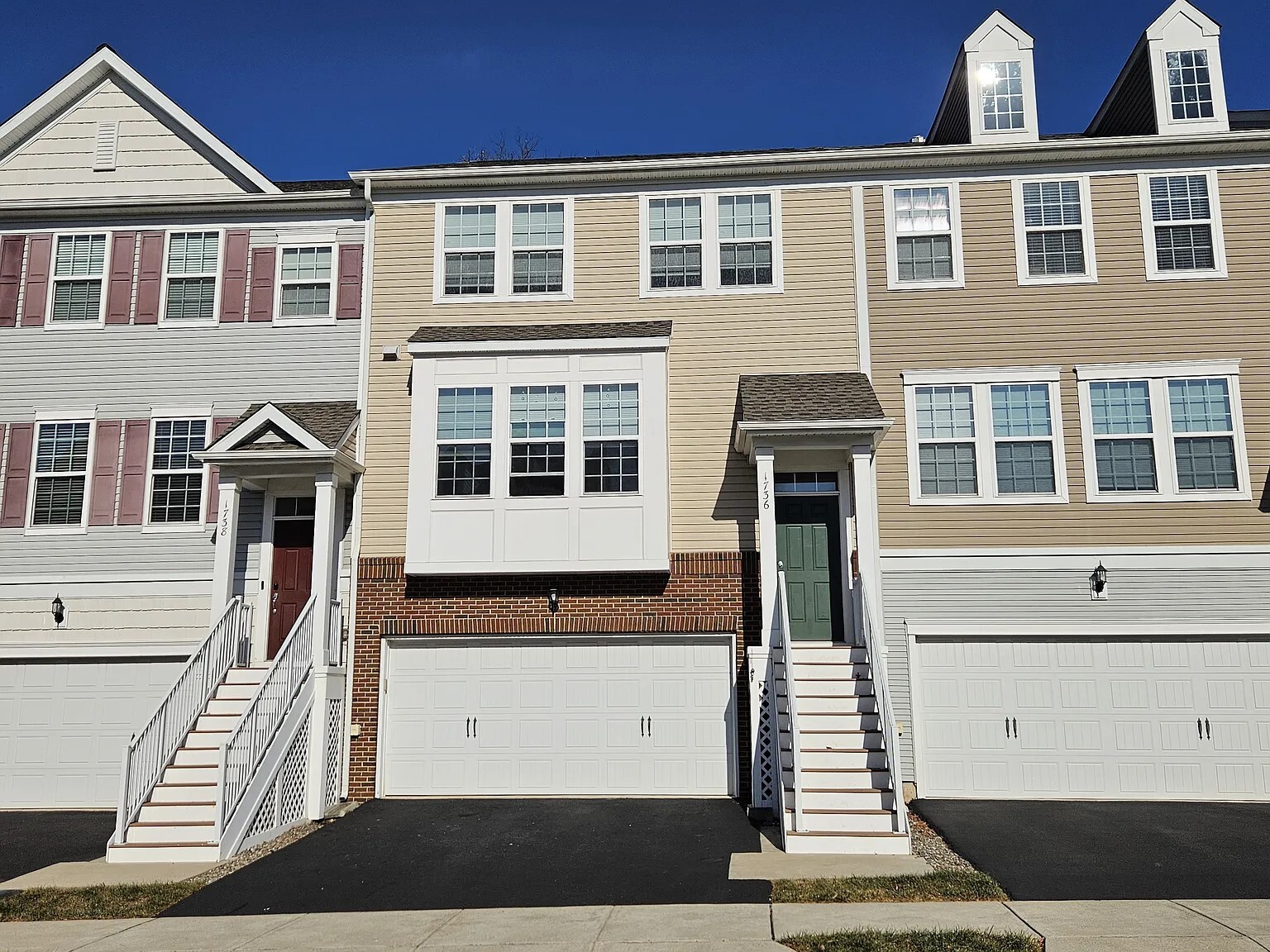 Welcome to 1736 Beacon Lane, in the fantastic Warrington Point neighborhood - 1736 Beacon Ln