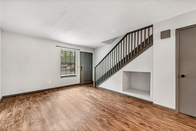 Building Photo - 1376 Oakland Ave