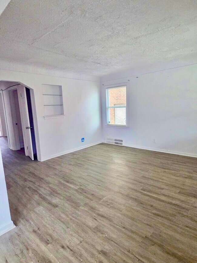 Building Photo - 9589 Mansfield St