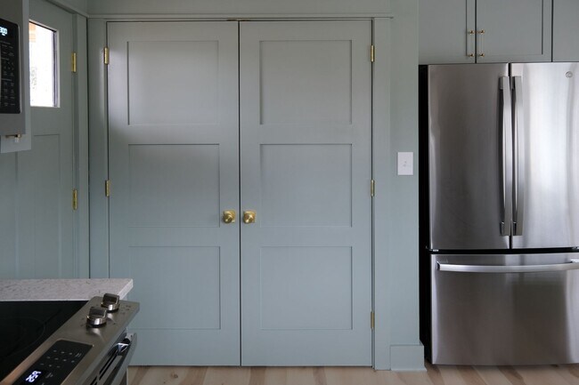 Building Photo - Custom Design Home in Greenville w/ Lawn C...