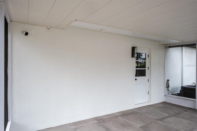 Building Photo - 781 40th Ave NE