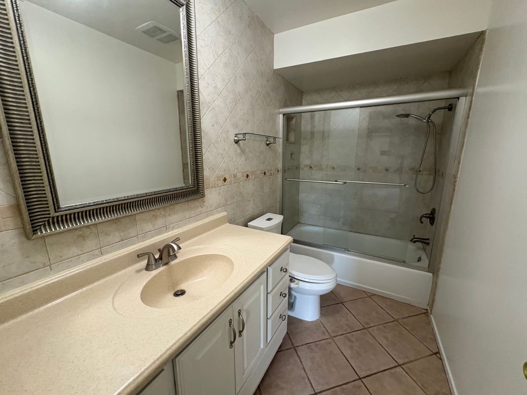 Building Photo - 424 N Bellflower Blvd