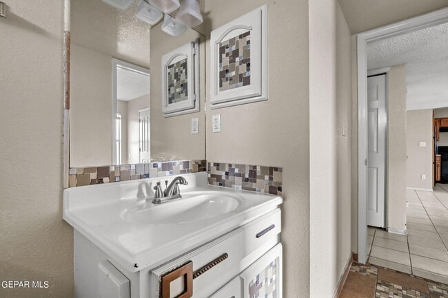 Building Photo - 11815 Stone Castle Dr