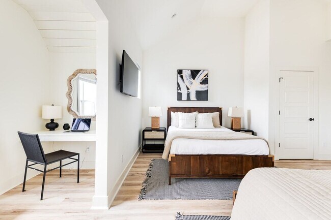 Building Photo - Fully Furnished - Designer Home (Flexible Lease Options)