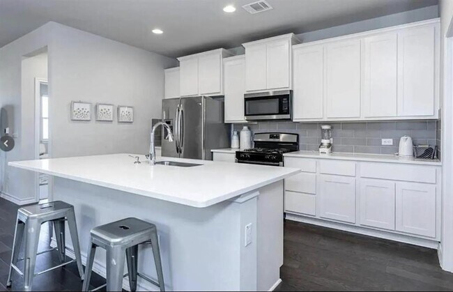 Building Photo - 7516 Saginaw Dr