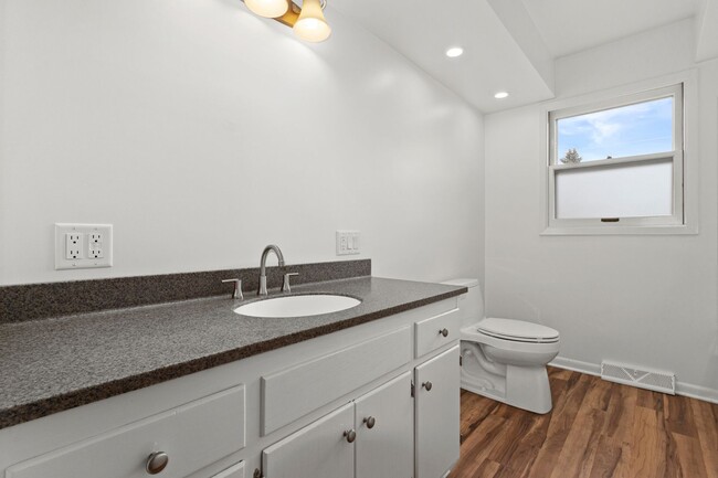 Building Photo - 8718 Westbrook Dr
