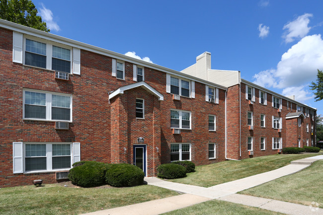 Building Photo - The Arbors