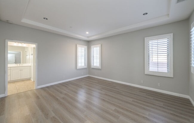 Building Photo - FOR RENT 4BD/3.5 BA/2Garage/Single Family ...