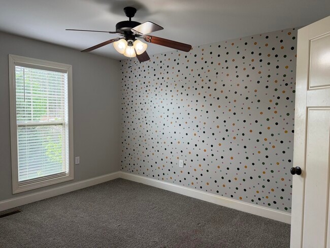 Building Photo - 1725 NE Stone Castle Dr