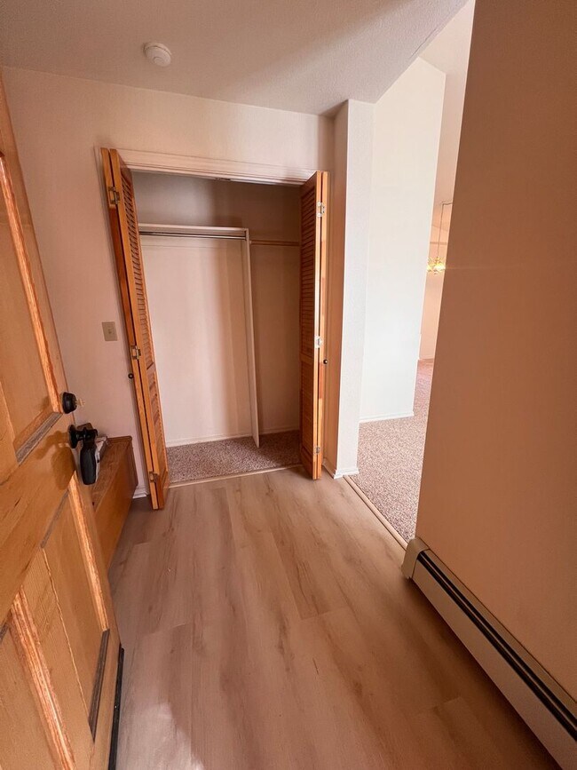 Building Photo - 1 Bedroom McCloud Condo