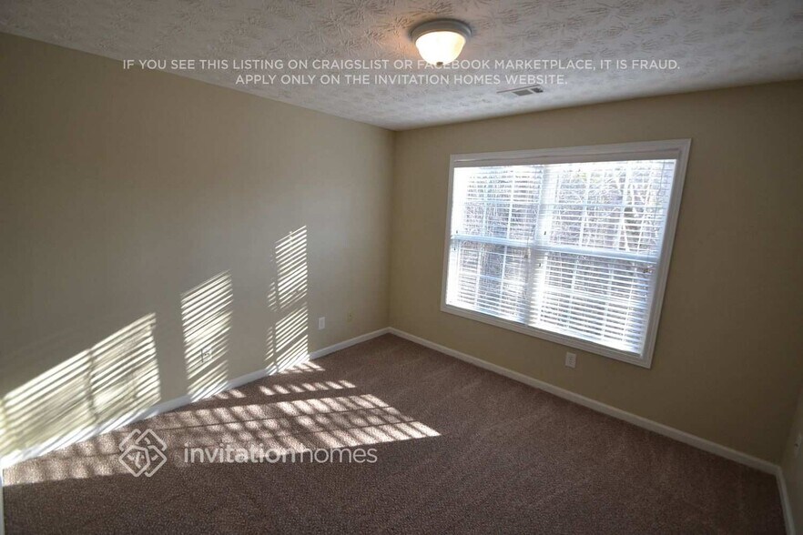 Building Photo - 1521 River Song Way