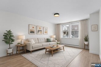 Building Photo - 676 Chestnut St