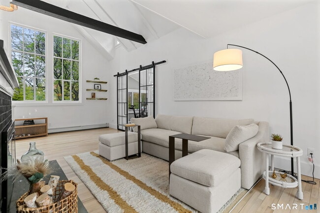 Building Photo - 3 Riverview Rd