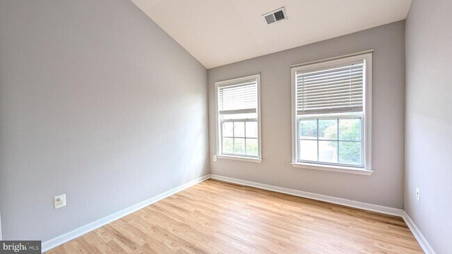 Building Photo - 13996 Khalid Ln