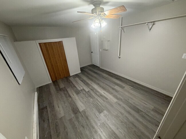 Building Photo - 508 E Buckner St
