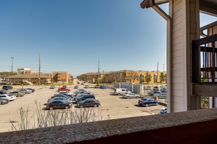 Building Photo - 218 N Texas Blvd