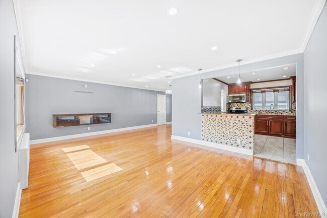 Building Photo - 2282 Baylis Ave
