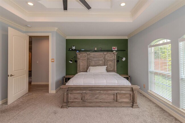 Building Photo - 8195 Quail Hollow Dr