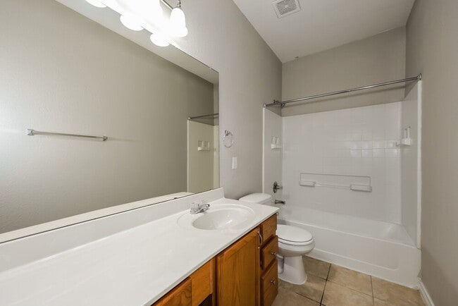 Building Photo - 824 Honey Dew Ln