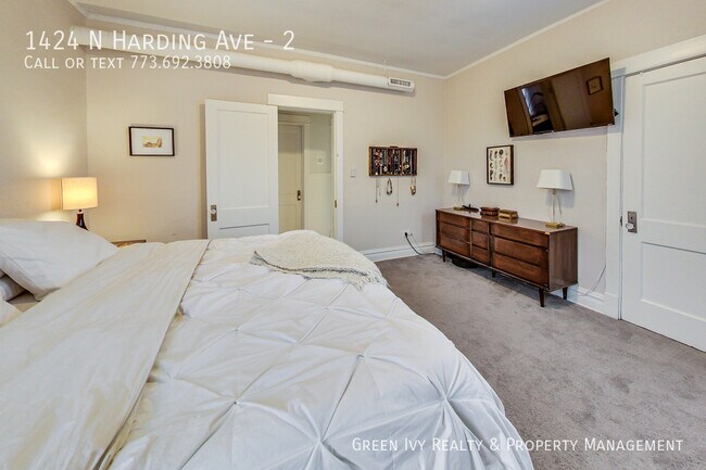 Building Photo - 1424 N Harding Ave