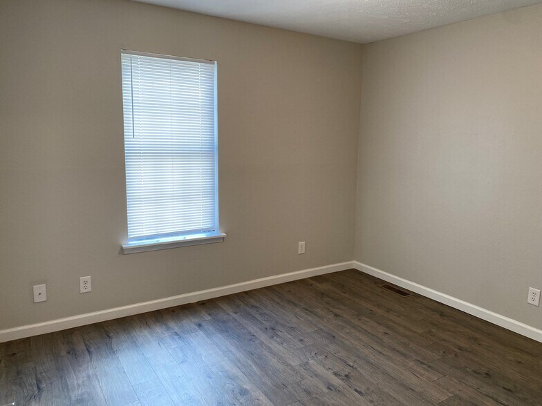Building Photo - 52 Brianfield Dr