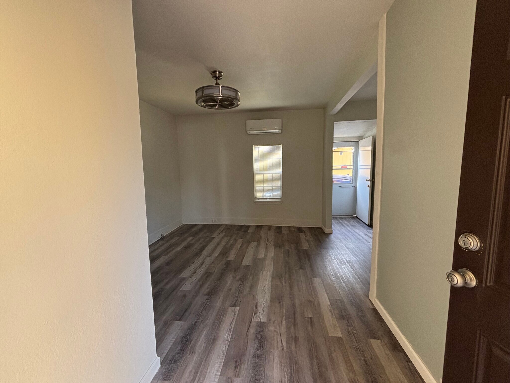 Living room - 2225 W Olmos Dr