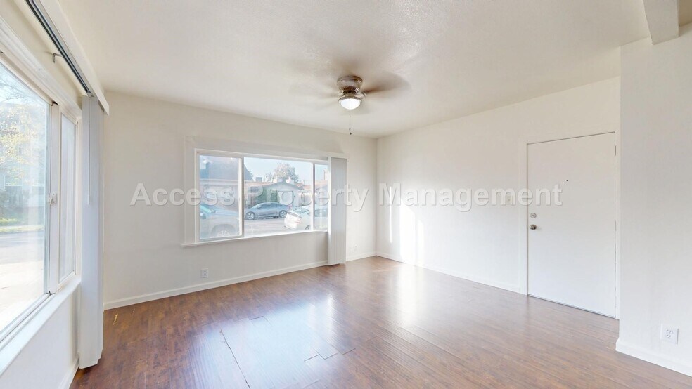 Building Photo - 21 E Walnut St