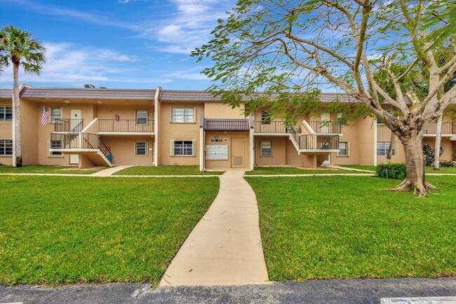Building Photo - 154 Lake Meryl Dr