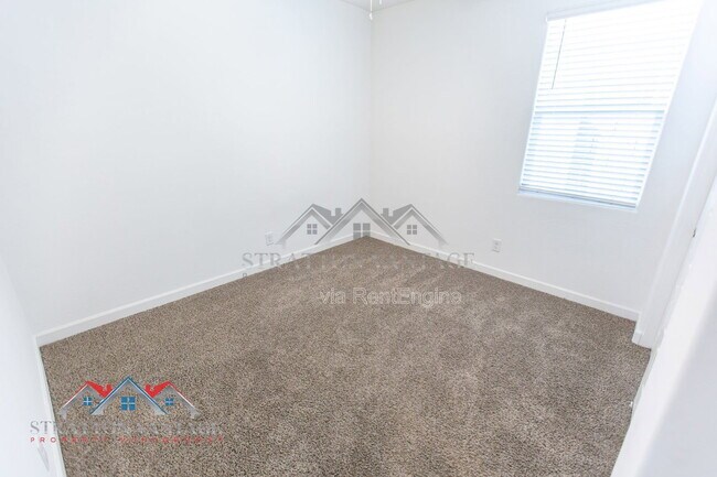 Building Photo - 1673 N Wrigley Dr