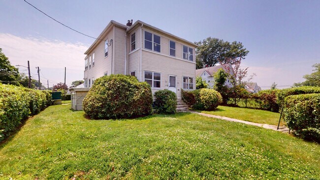 Primary Photo - 909 New Britain Ave