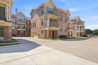 Building Photo - 2113 Grove Park Ln