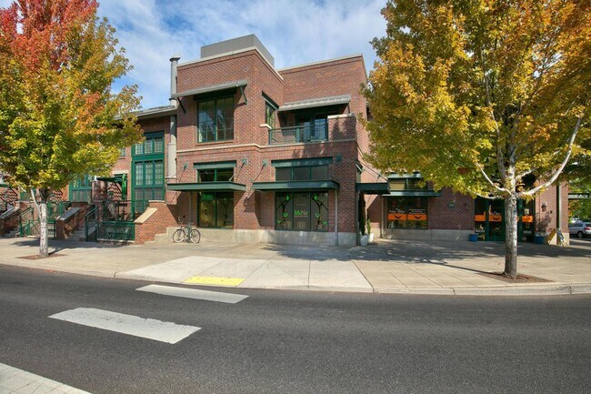 Building Photo - 706 SW Industrial Way