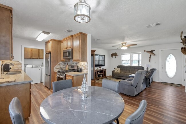 Building Photo - 1232 Co Rd 1805