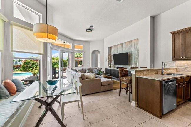 Building Photo - 114 Carmela Ct