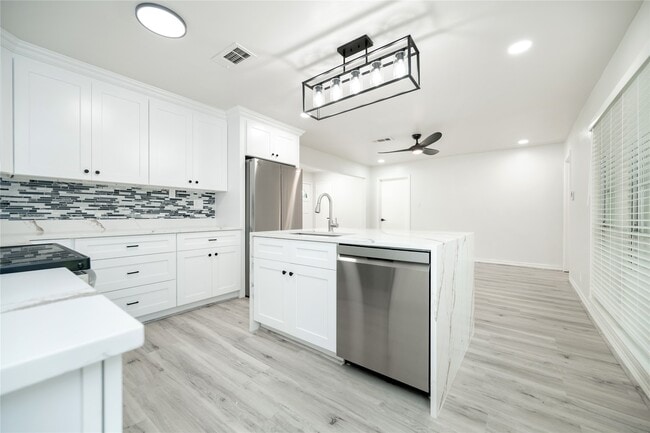 Building Photo - 5027 Darnell St
