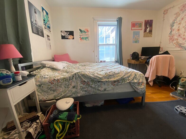 Building Photo - 14 Stockwell St