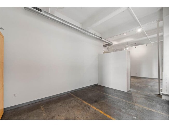 Building Photo - 700 N Washington Ave