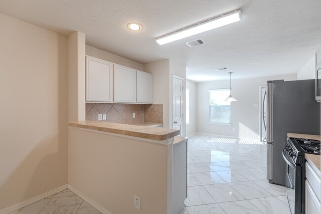 Building Photo - 21611 Falvel Misty Dr