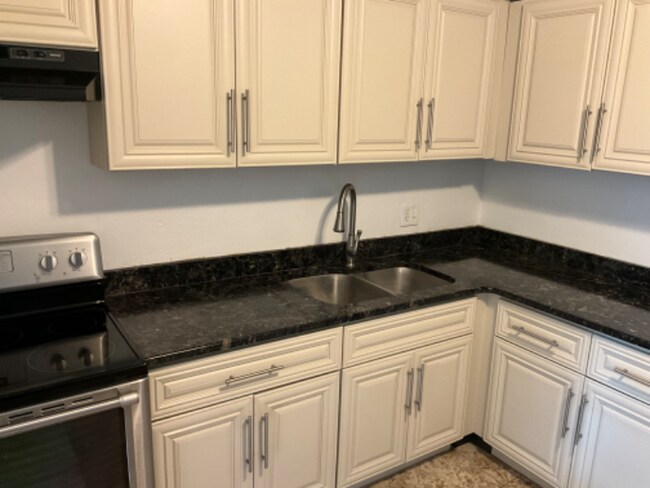 Building Photo - 10781 57th Ave N