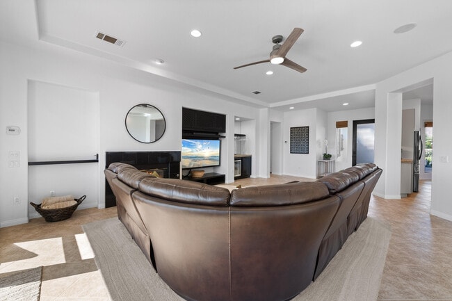 Building Photo - 50500 Cypress Point Dr