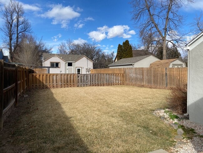 Building Photo - 1127 W Mulberry St