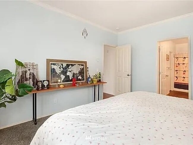 Building Photo - Sammamish 2 Bed 2 Bath