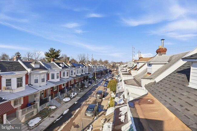 Building Photo - 458 W Earlham Ter