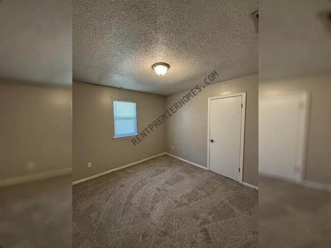 Building Photo - 27 Chalet St